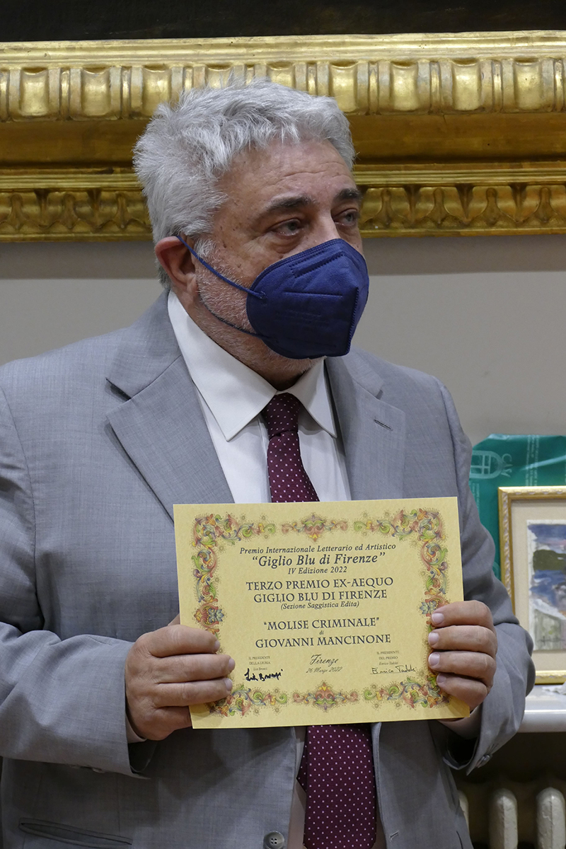 Foto premio Giglio Blu libro Molise Criminale