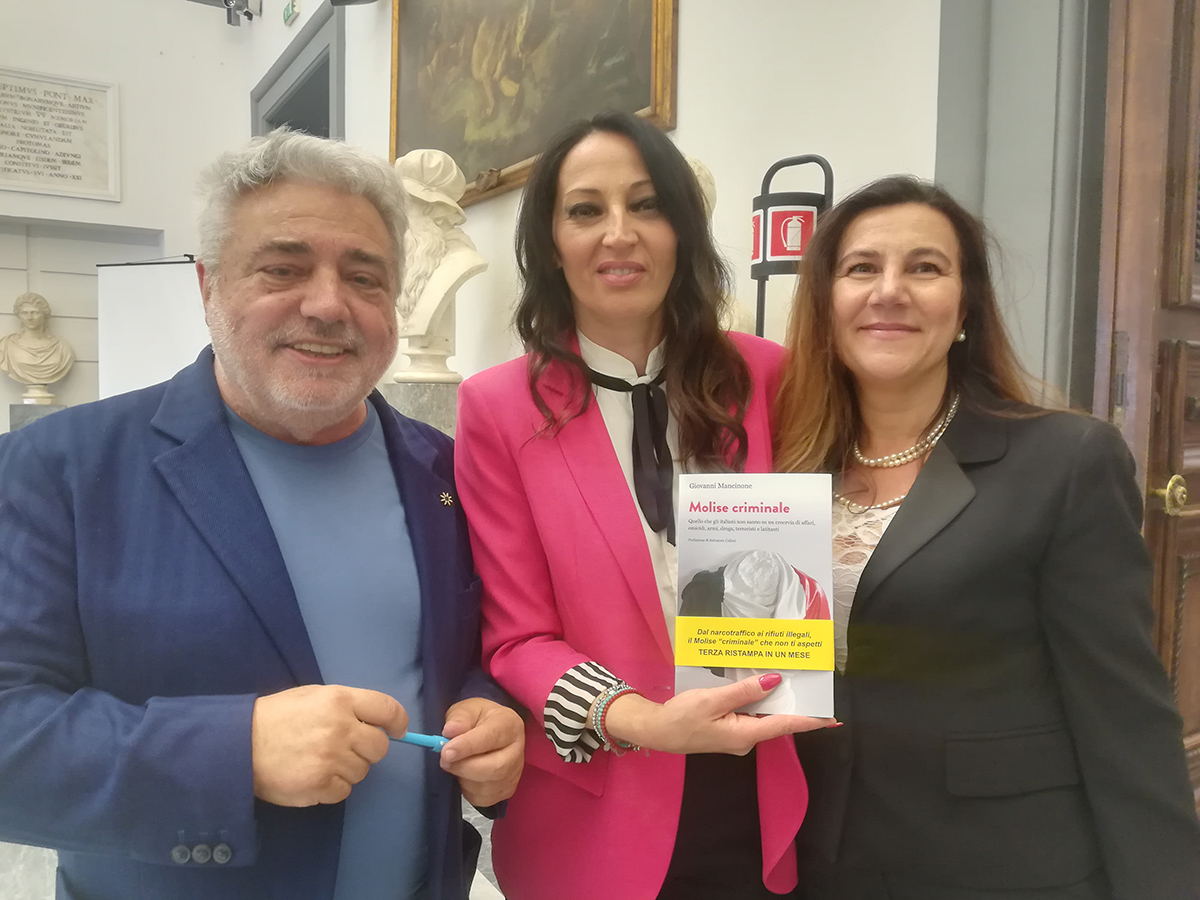 Foto premiazione libro Molise Criminale