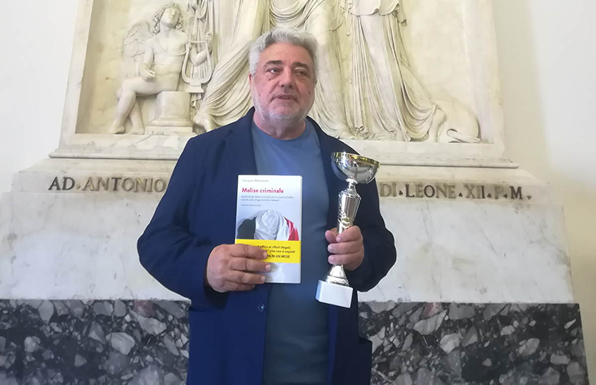 Foto premiazione libro Molise Criminale