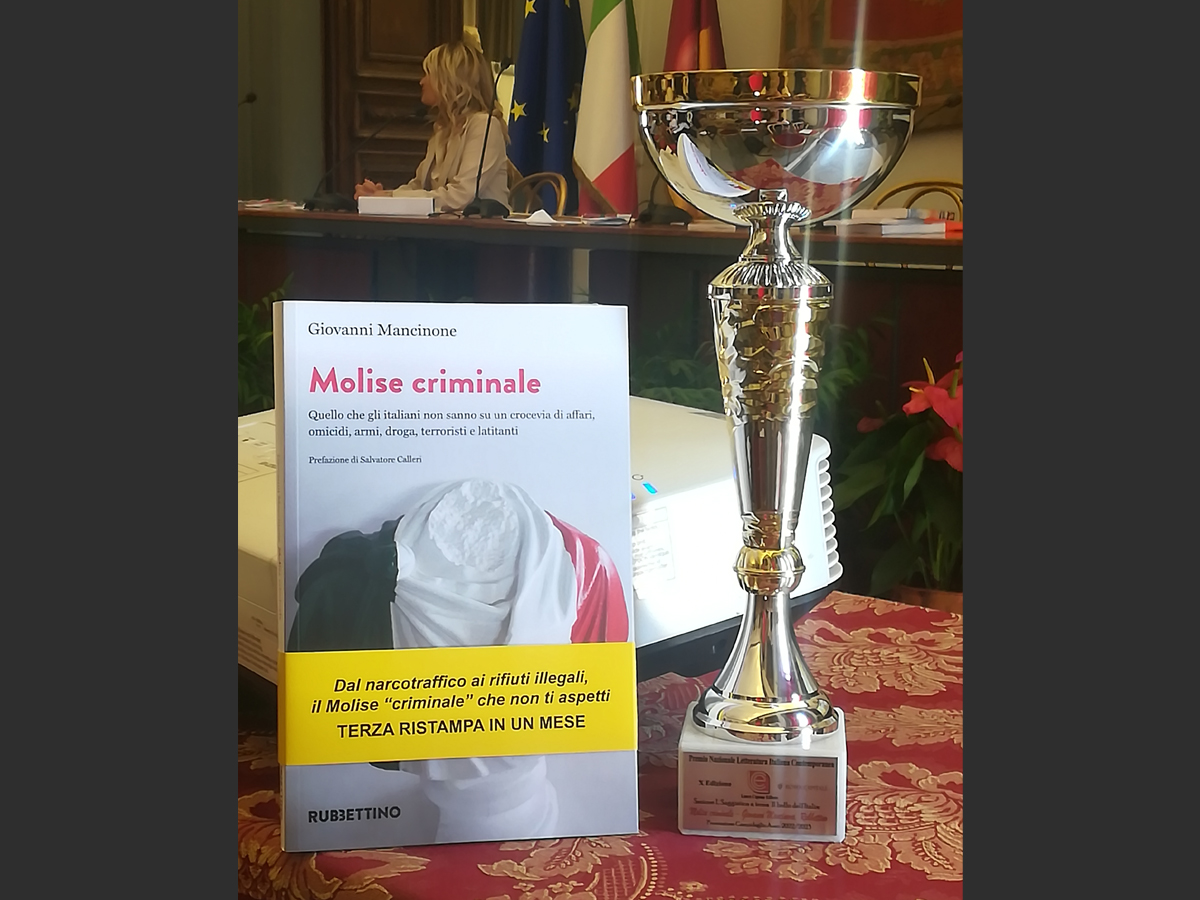 Foto premiazione libro Molise Criminale